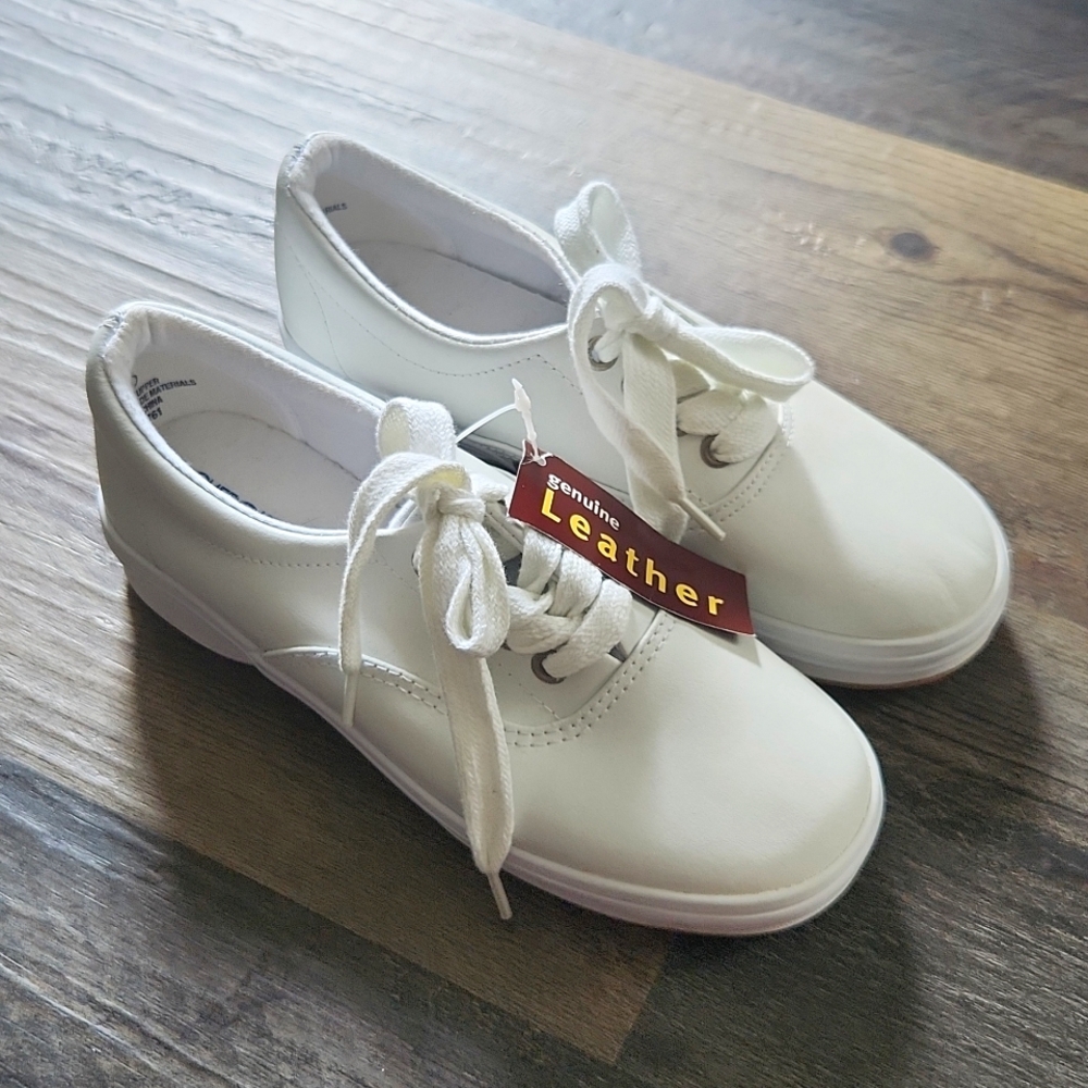 Women's CHEROKEE white leather sneakers/shoes size 6